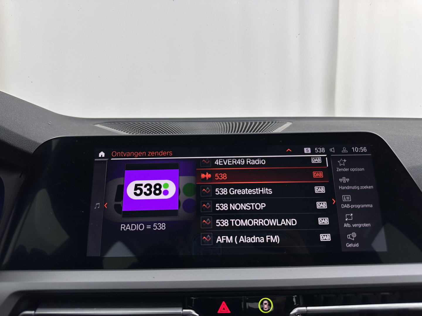 BMW 3-serie 320i Business Edition (INCL.BTW) Aut. *FULL-LED | NAVI-FULLMAP | COMFORT-SEATS | HIFI-SOUND | DIGI-COCKPIT | DAB | SHIFT-PADDLES | ECC | PDC | CRUISE | 16''ALU | TOWBAR*