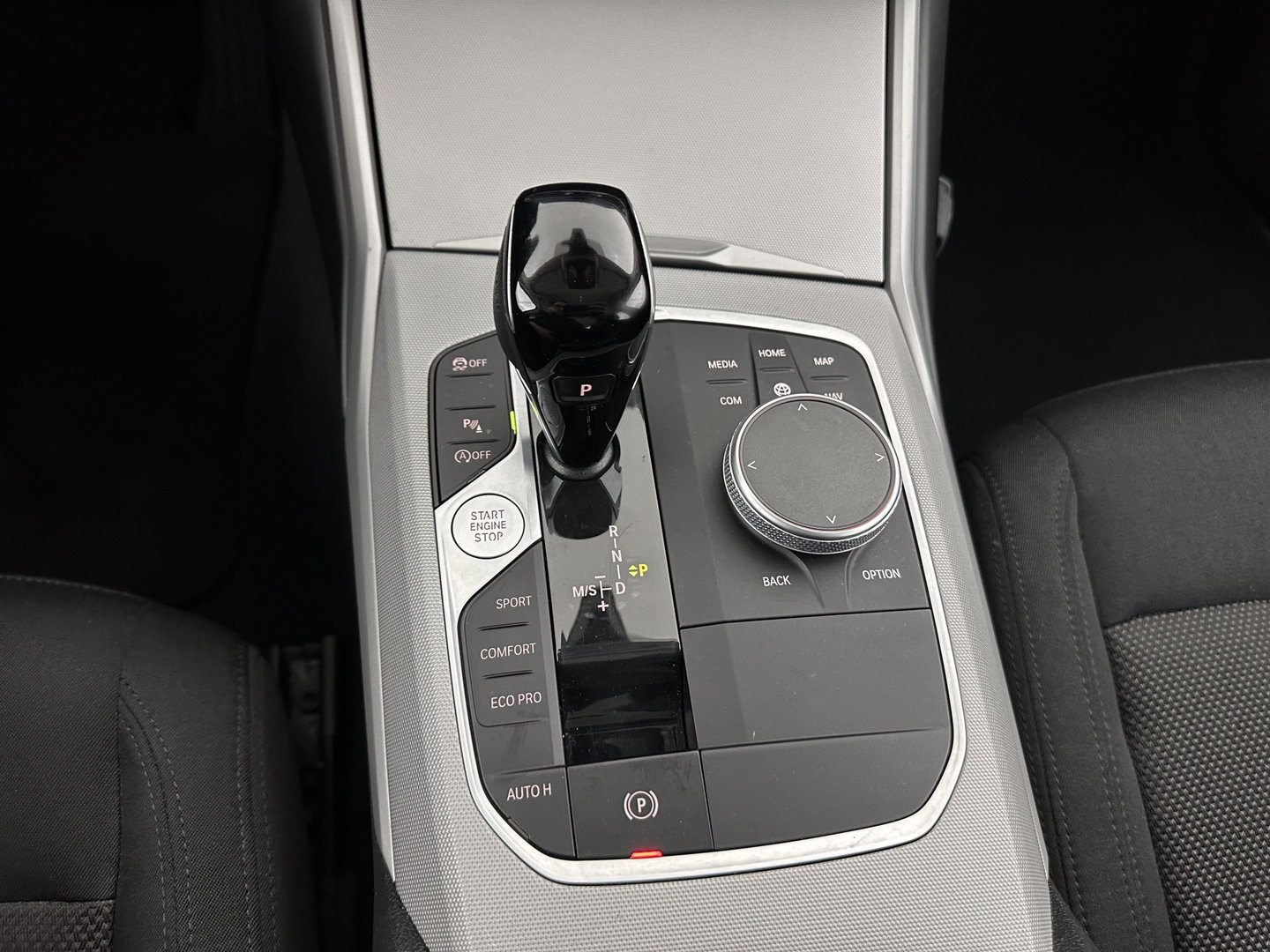 BMW 3-serie 320i Business Edition (INCL.BTW) Aut. *FULL-LED | NAVI-FULLMAP | COMFORT-SEATS | HIFI-SOUND | DIGI-COCKPIT | DAB | SHIFT-PADDLES | ECC | PDC | CRUISE | 16''ALU | TOWBAR*