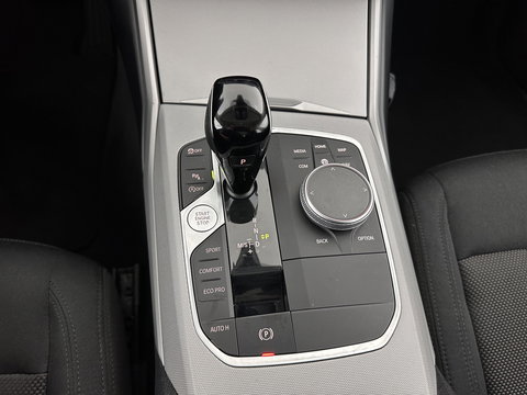 BMW 3-serie 320i Business Edition (INCL.BTW) Aut. *FULL-LED | NAVI-FULLMAP | COMFORT-SEATS | HIFI-SOUND | DIGI-COCKPIT | DAB | SHIFT-PADDLES | ECC | PDC | CRUISE | 16''ALU | TOWBAR*