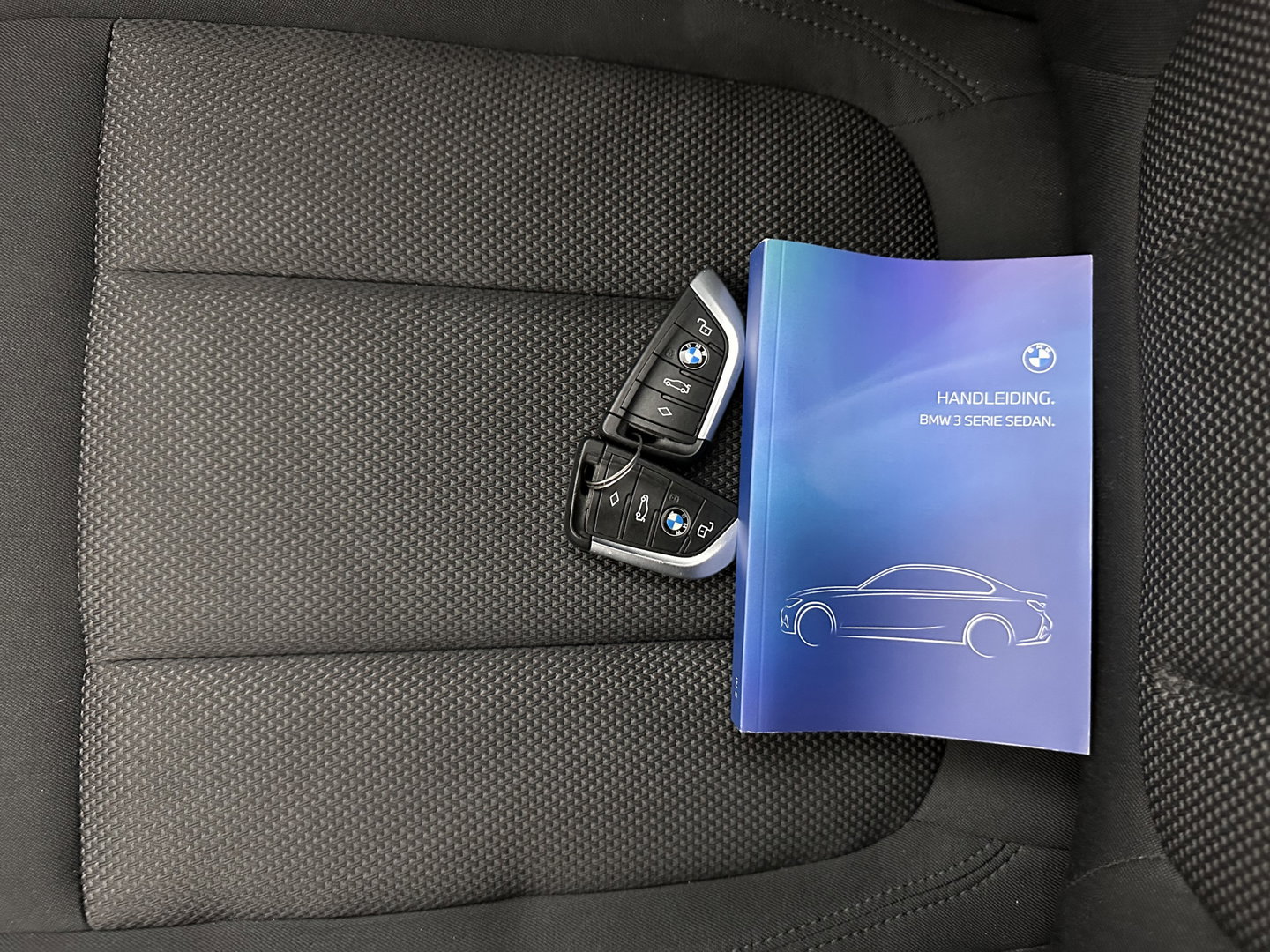 BMW 3-serie 320i Business Edition (INCL.BTW) Aut. *FULL-LED | NAVI-FULLMAP | COMFORT-SEATS | HIFI-SOUND | DIGI-COCKPIT | DAB | SHIFT-PADDLES | ECC | PDC | CRUISE | 16''ALU | TOWBAR*