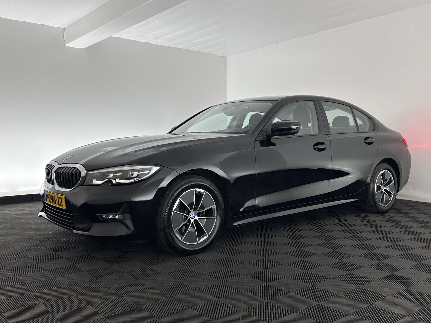 BMW 3-serie 320i Business Edition (INCL.BTW) Aut. *FULL-LED | NAVI-FULLMAP | COMFORT-SEATS | HIFI-SOUND | DIGI-COCKPIT | DAB | SHIFT-PADDLES | ECC | PDC | CRUISE | 16''ALU | TOWBAR*