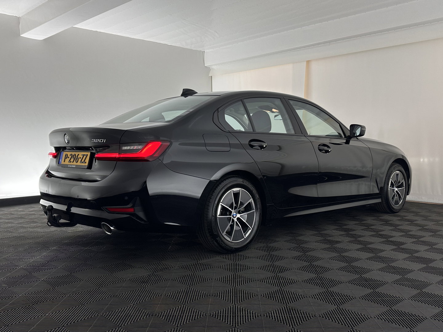 BMW 3-serie 320i Business Edition (INCL.BTW) Aut. *FULL-LED | NAVI-FULLMAP | COMFORT-SEATS | HIFI-SOUND | DIGI-COCKPIT | DAB | SHIFT-PADDLES | ECC | PDC | CRUISE | 16''ALU | TOWBAR*