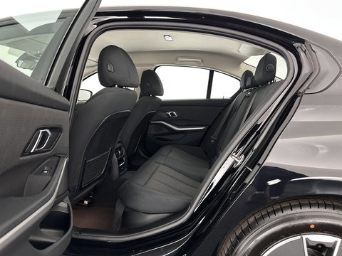 BMW 3-serie 320i Business Edition (INCL.BTW) Aut. *FULL-LED | NAVI-FULLMAP | COMFORT-SEATS | HIFI-SOUND | DIGI-COCKPIT | DAB | SHIFT-PADDLES | ECC | PDC | CRUISE | 16''ALU | TOWBAR*