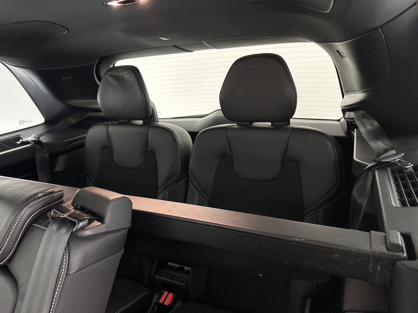 Volvo XC90 2.0 T8 Recharge AWD R-Design Black Pack [ 7-Pers. ] Aut. *PANO | LEATHER-ALCANTARA | FULL-LED | MEMORY-PACK | BOWERS&WILKINS | BLINDSPOT | KEYLESS | DIGI-COCKPIT | NAVI-FULLMAP | PRIVACYGLASS | HEATED-SPORTSEATS | TOWBAR | 22''ALU*