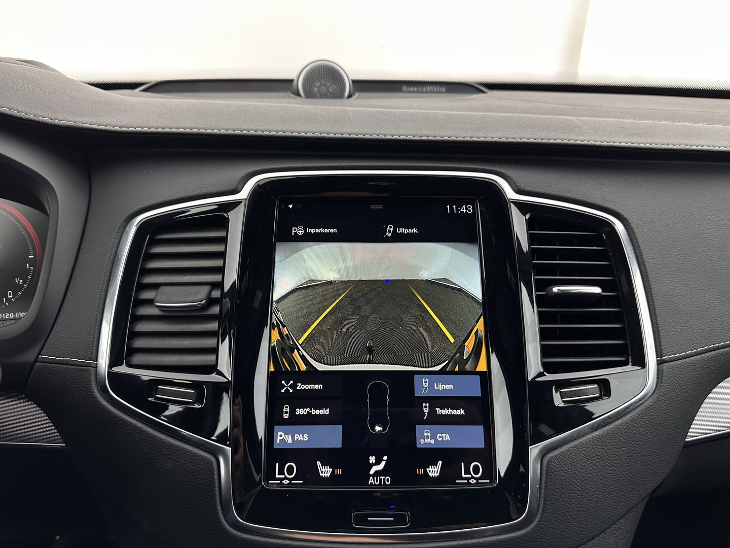 Volvo XC90 2.0 T8 Recharge AWD R-Design Black Pack [ 7-Pers. ] Aut. *PANO | LEATHER-ALCANTARA | FULL-LED | MEMORY-PACK | BOWERS&WILKINS | BLINDSPOT | KEYLESS | DIGI-COCKPIT | NAVI-FULLMAP | PRIVACYGLASS | HEATED-SPORTSEATS | TOWBAR | 22''ALU*