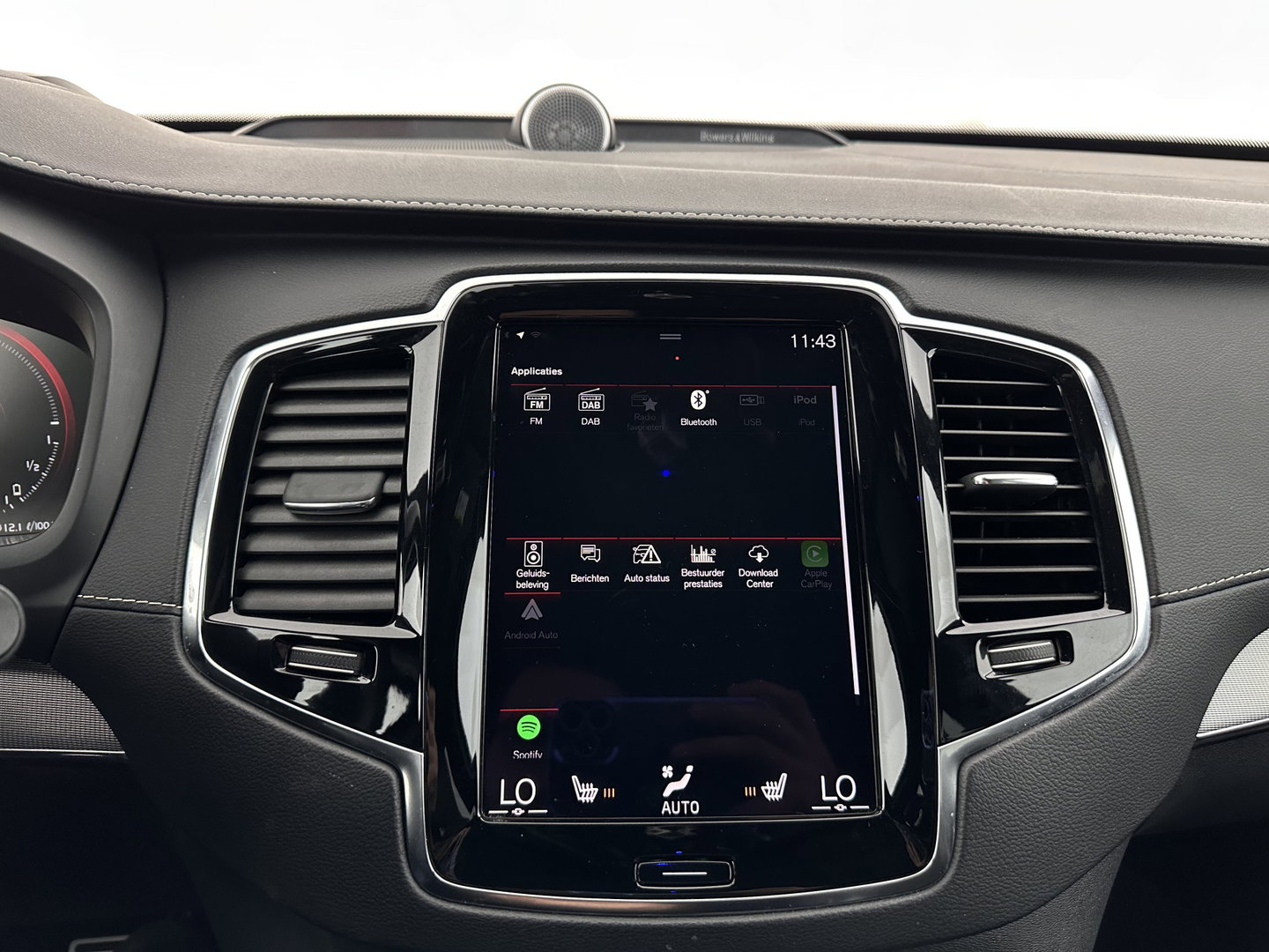 Volvo XC90 2.0 T8 Recharge AWD R-Design Black Pack [ 7-Pers. ] Aut. *PANO | LEATHER-ALCANTARA | FULL-LED | MEMORY-PACK | BOWERS&WILKINS | BLINDSPOT | KEYLESS | DIGI-COCKPIT | NAVI-FULLMAP | PRIVACYGLASS | HEATED-SPORTSEATS | TOWBAR | 22''ALU*