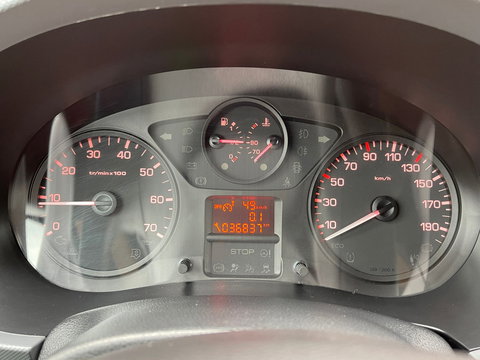 Peugeot Partner 1.6 BlueHDi 75 L1 Premium | Marge | Apple Carplay | Dealer Onderhouden | Airconditioning | Cruise Control | Navigatie | Radio | Elektrische Ramen |