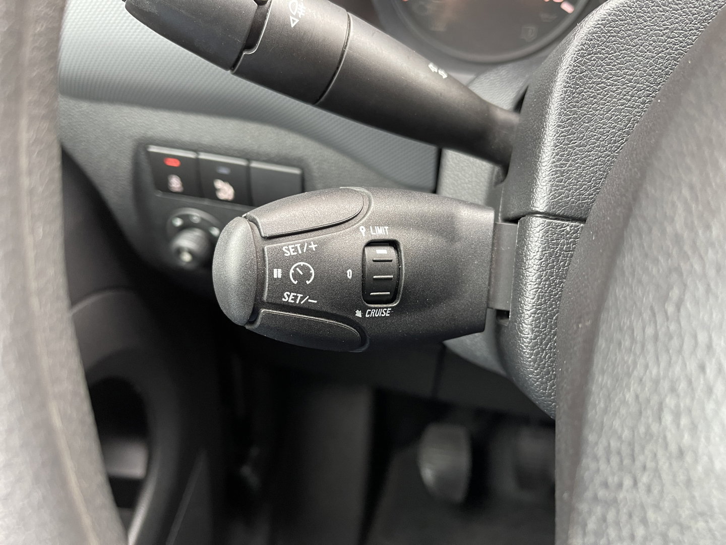 Peugeot Partner 1.6 BlueHDi 75 L1 Premium | Marge | Apple Carplay | Dealer Onderhouden | Airconditioning | Cruise Control | Navigatie | Radio | Elektrische Ramen |