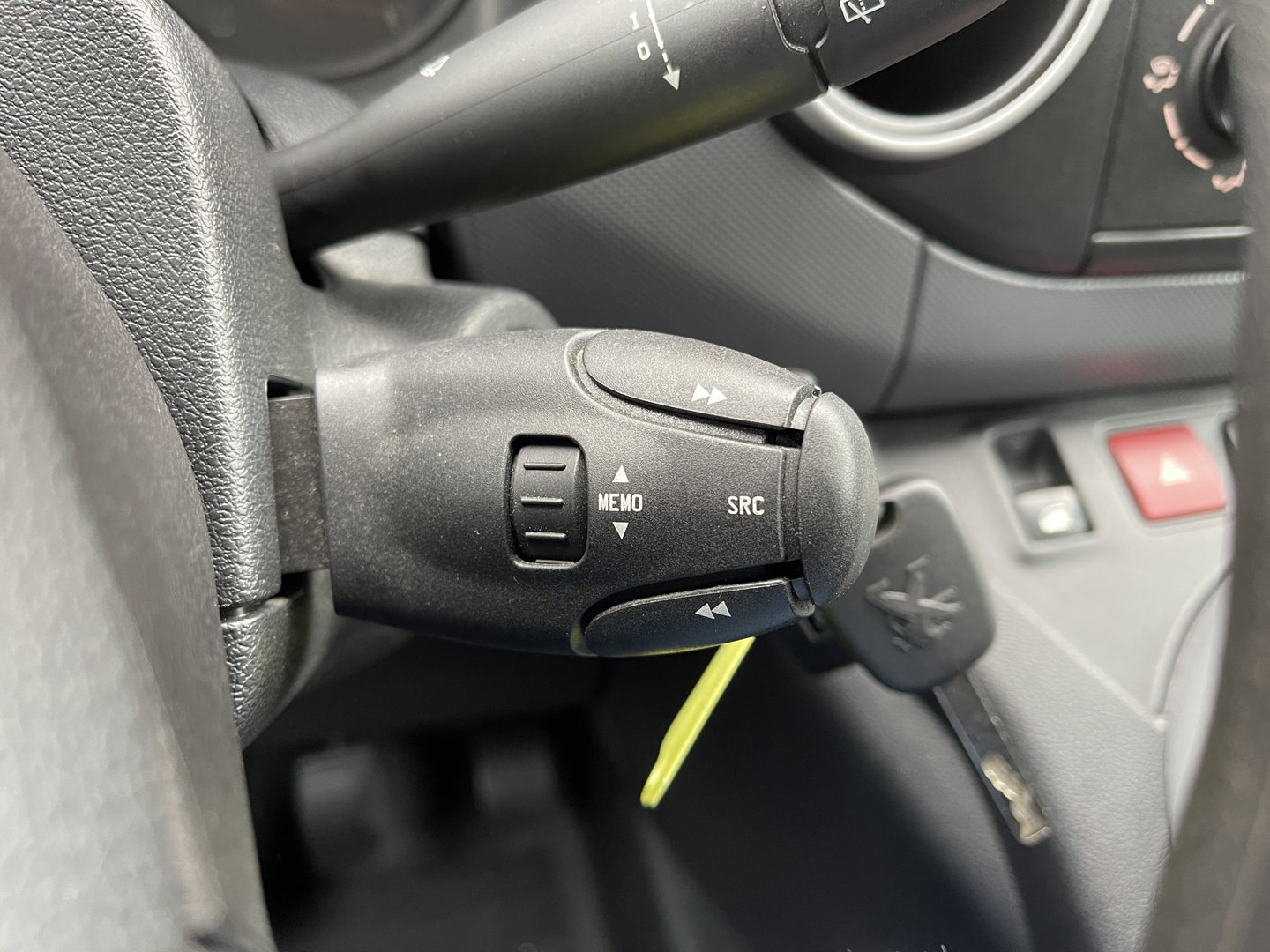 Peugeot Partner 1.6 BlueHDi 75 L1 Premium | Marge | Apple Carplay | Dealer Onderhouden | Airconditioning | Cruise Control | Navigatie | Radio | Elektrische Ramen |