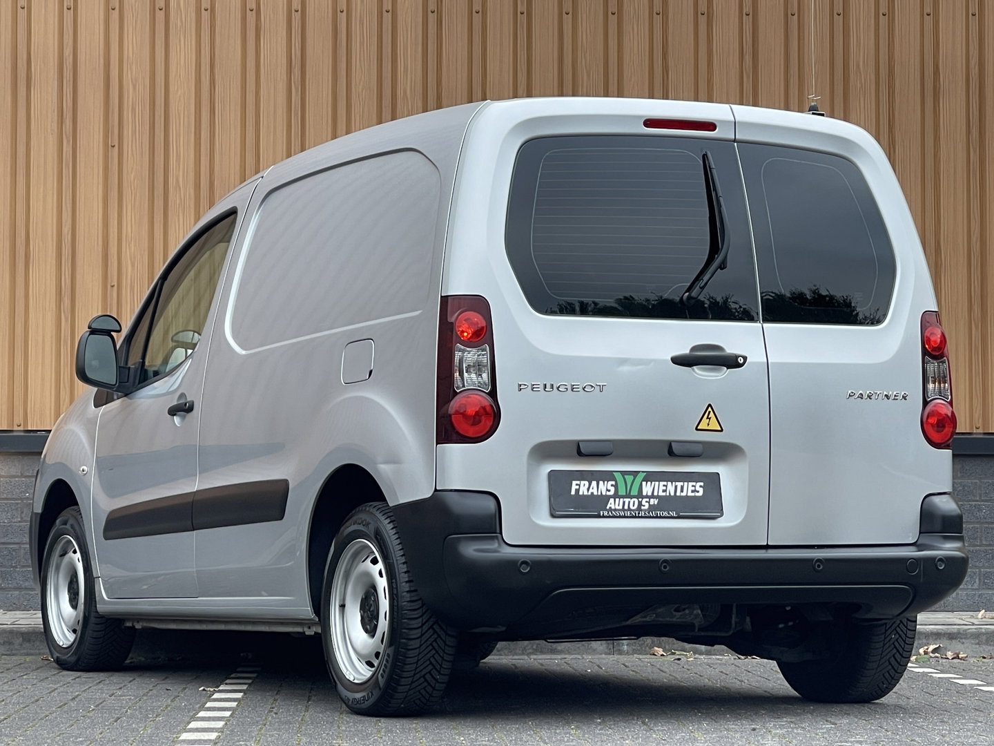 Peugeot Partner 1.6 BlueHDi 75 L1 Premium | Marge | Apple Carplay | Dealer Onderhouden | Airconditioning | Cruise Control | Navigatie | Radio | Elektrische Ramen |