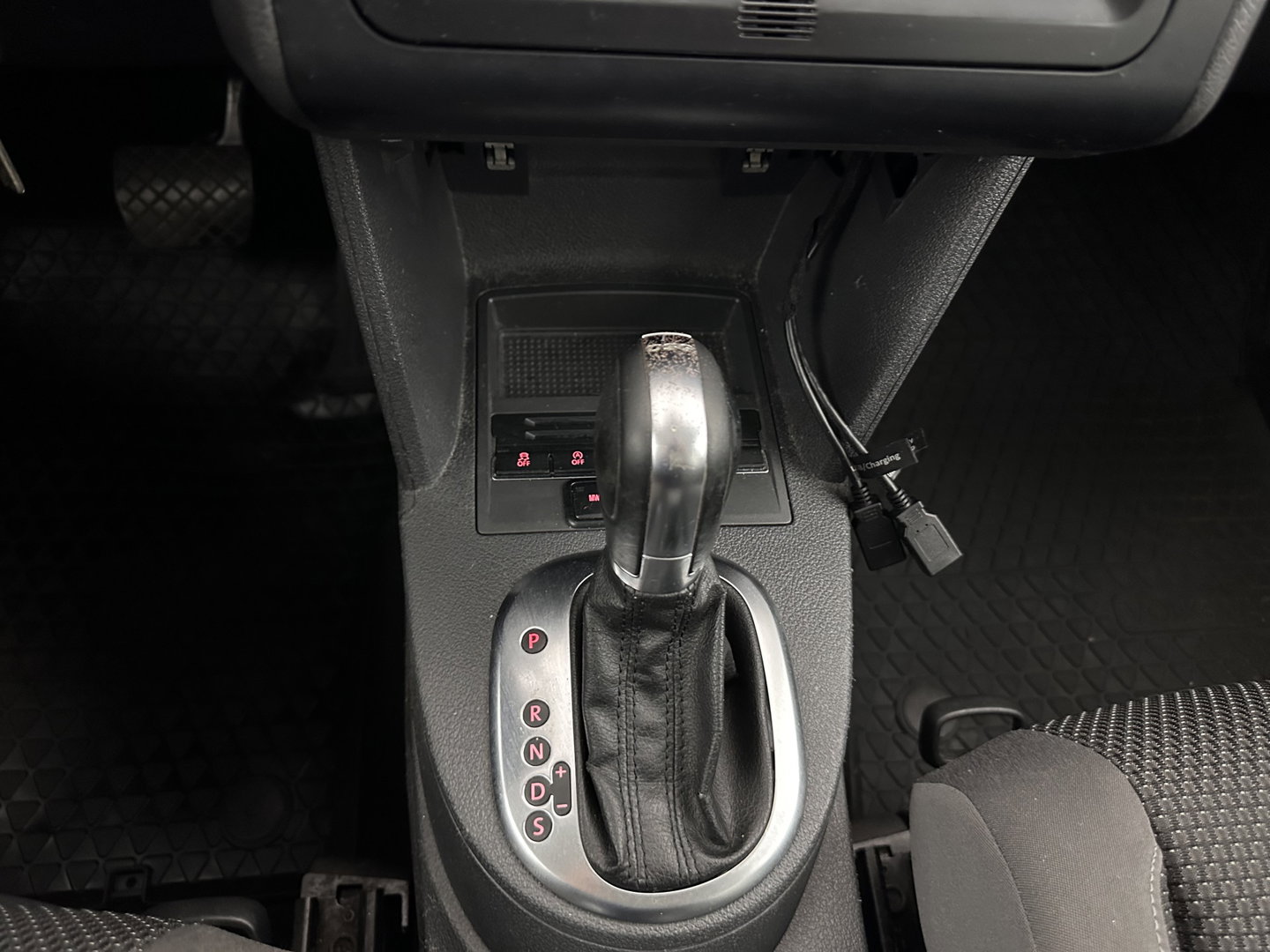 Volkswagen Touran 2.0 TDI Comfortline BlueMotion Aut. *AIRCO | CRUISE | CARPLAY | PDC | SIDE-BARS | PRIVACY-GLASS*