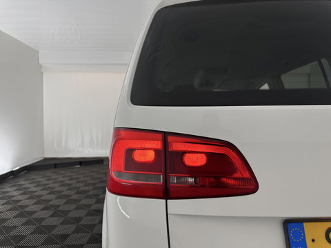 Volkswagen Touran 2.0 TDI Comfortline BlueMotion Aut. *AIRCO | CRUISE | CARPLAY | PDC | SIDE-BARS | PRIVACY-GLASS*