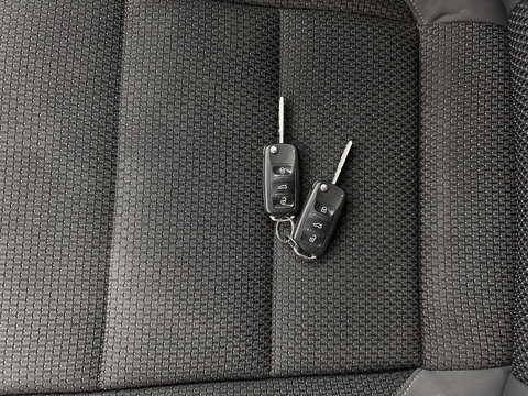 Volkswagen Touran 2.0 TDI Comfortline BlueMotion Aut. *AIRCO | CRUISE | CARPLAY | PDC | SIDE-BARS | PRIVACY-GLASS*