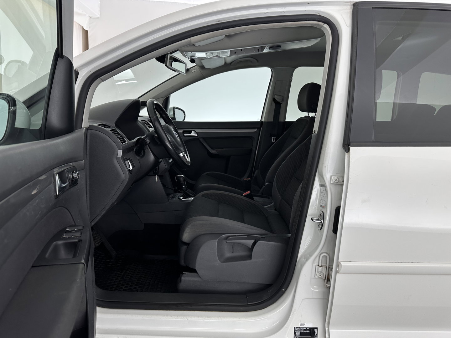 Volkswagen Touran 2.0 TDI Comfortline BlueMotion Aut. *AIRCO | CRUISE | CARPLAY | PDC | SIDE-BARS | PRIVACY-GLASS*