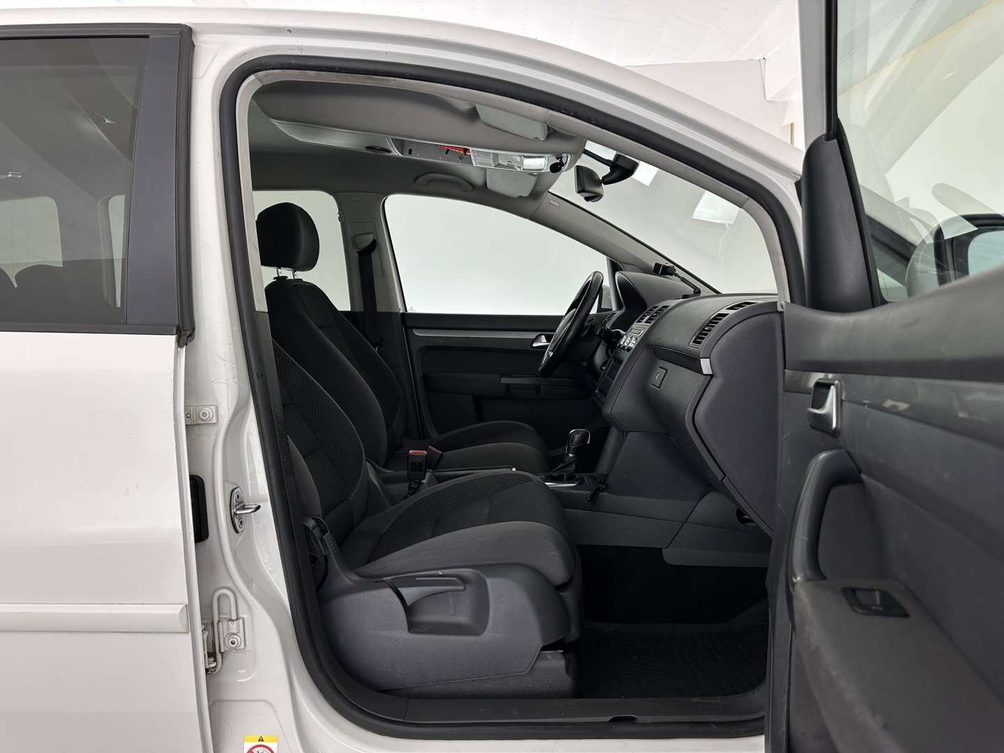 Volkswagen Touran 2.0 TDI Comfortline BlueMotion Aut. *AIRCO | CRUISE | CARPLAY | PDC | SIDE-BARS | PRIVACY-GLASS*