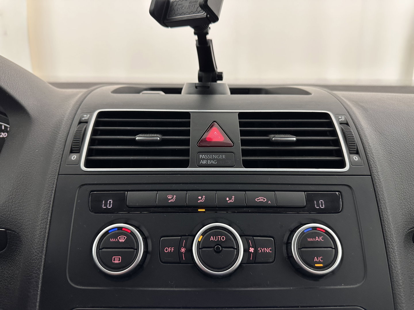 Volkswagen Touran 2.0 TDI Comfortline BlueMotion Aut. *AIRCO | CRUISE | CARPLAY | PDC | SIDE-BARS | PRIVACY-GLASS*