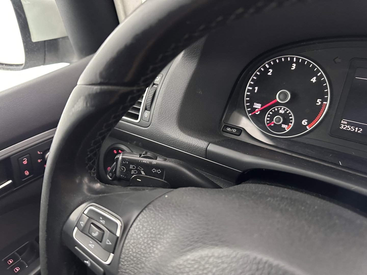 Volkswagen Touran 2.0 TDI Comfortline BlueMotion Aut. *AIRCO | CRUISE | CARPLAY | PDC | SIDE-BARS | PRIVACY-GLASS*