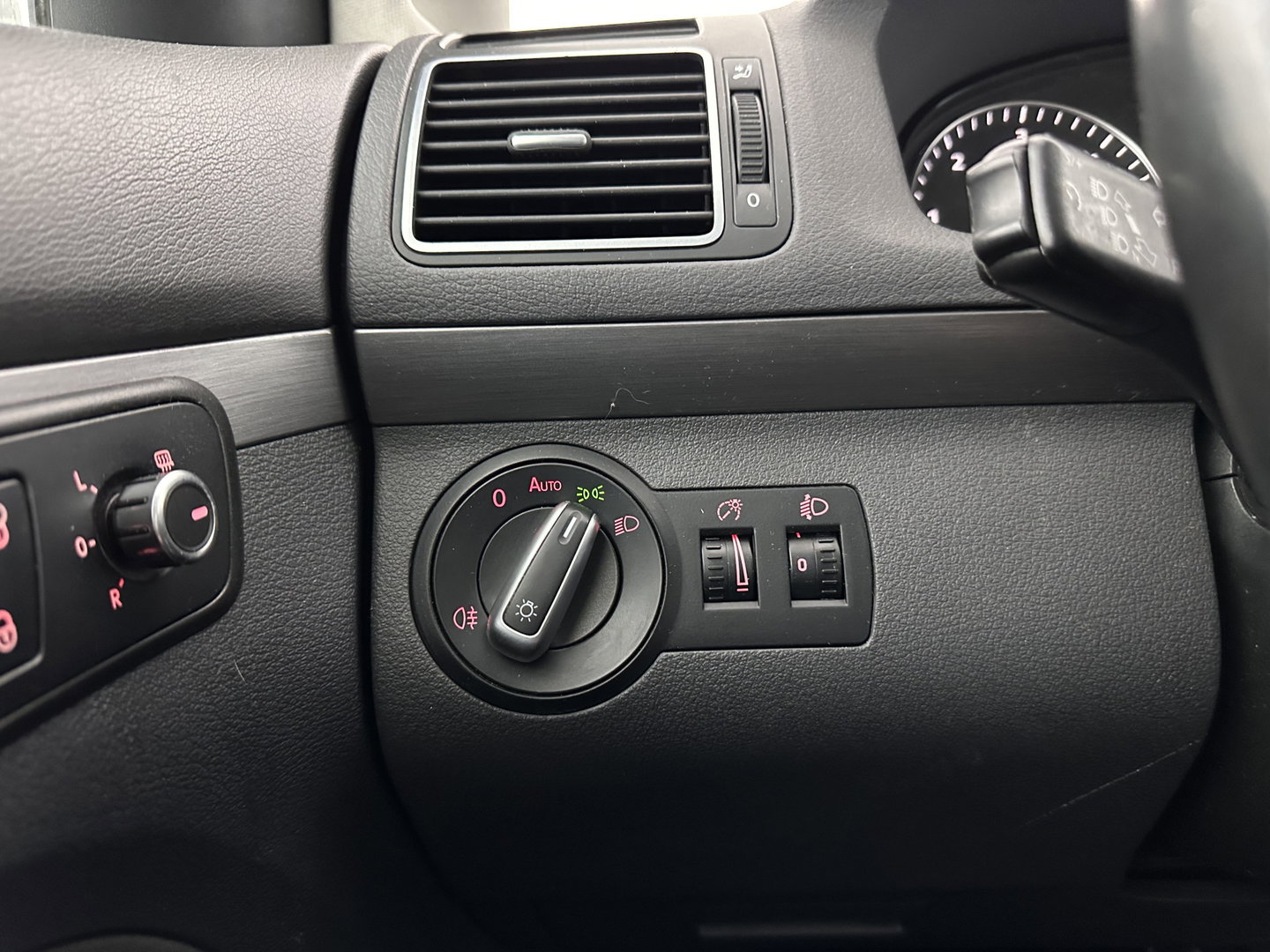 Volkswagen Touran 2.0 TDI Comfortline BlueMotion Aut. *AIRCO | CRUISE | CARPLAY | PDC | SIDE-BARS | PRIVACY-GLASS*