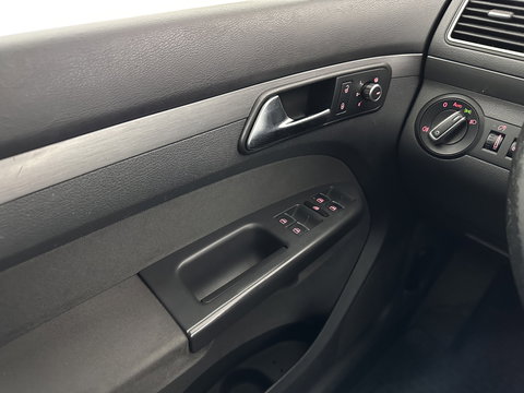 Volkswagen Touran 2.0 TDI Comfortline BlueMotion Aut. *AIRCO | CRUISE | CARPLAY | PDC | SIDE-BARS | PRIVACY-GLASS*