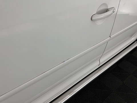 Volkswagen Touran 2.0 TDI Comfortline BlueMotion Aut. *AIRCO | CRUISE | CARPLAY | PDC | SIDE-BARS | PRIVACY-GLASS*