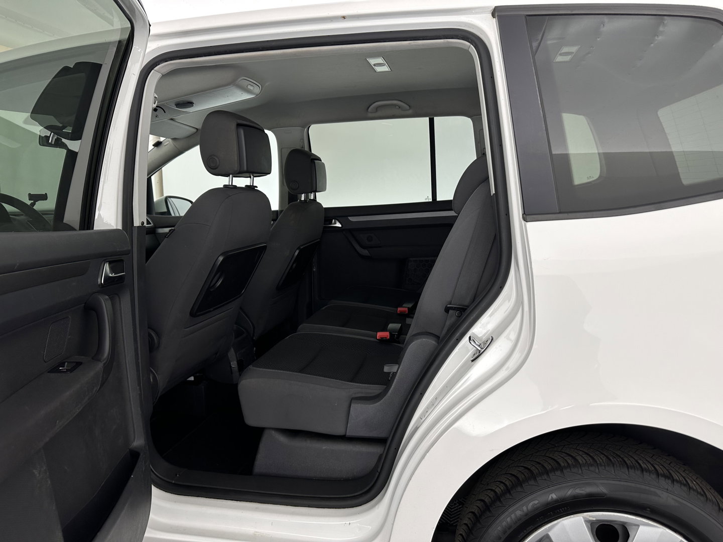 Volkswagen Touran 2.0 TDI Comfortline BlueMotion Aut. *AIRCO | CRUISE | CARPLAY | PDC | SIDE-BARS | PRIVACY-GLASS*