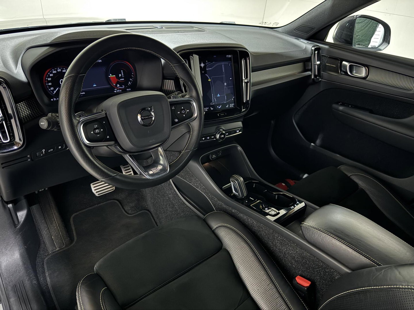 Volvo XC40 1.5 T5 Recharge R-Design Pano H/K Carplay