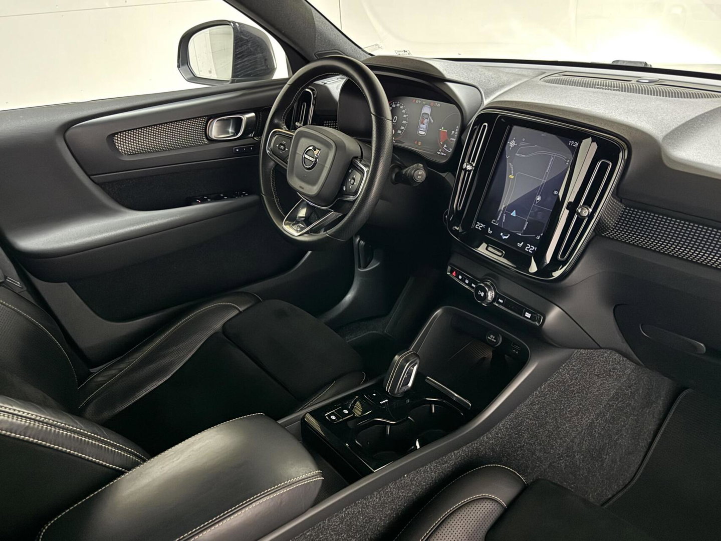 Volvo XC40 1.5 T5 Recharge R-Design Pano H/K Carplay
