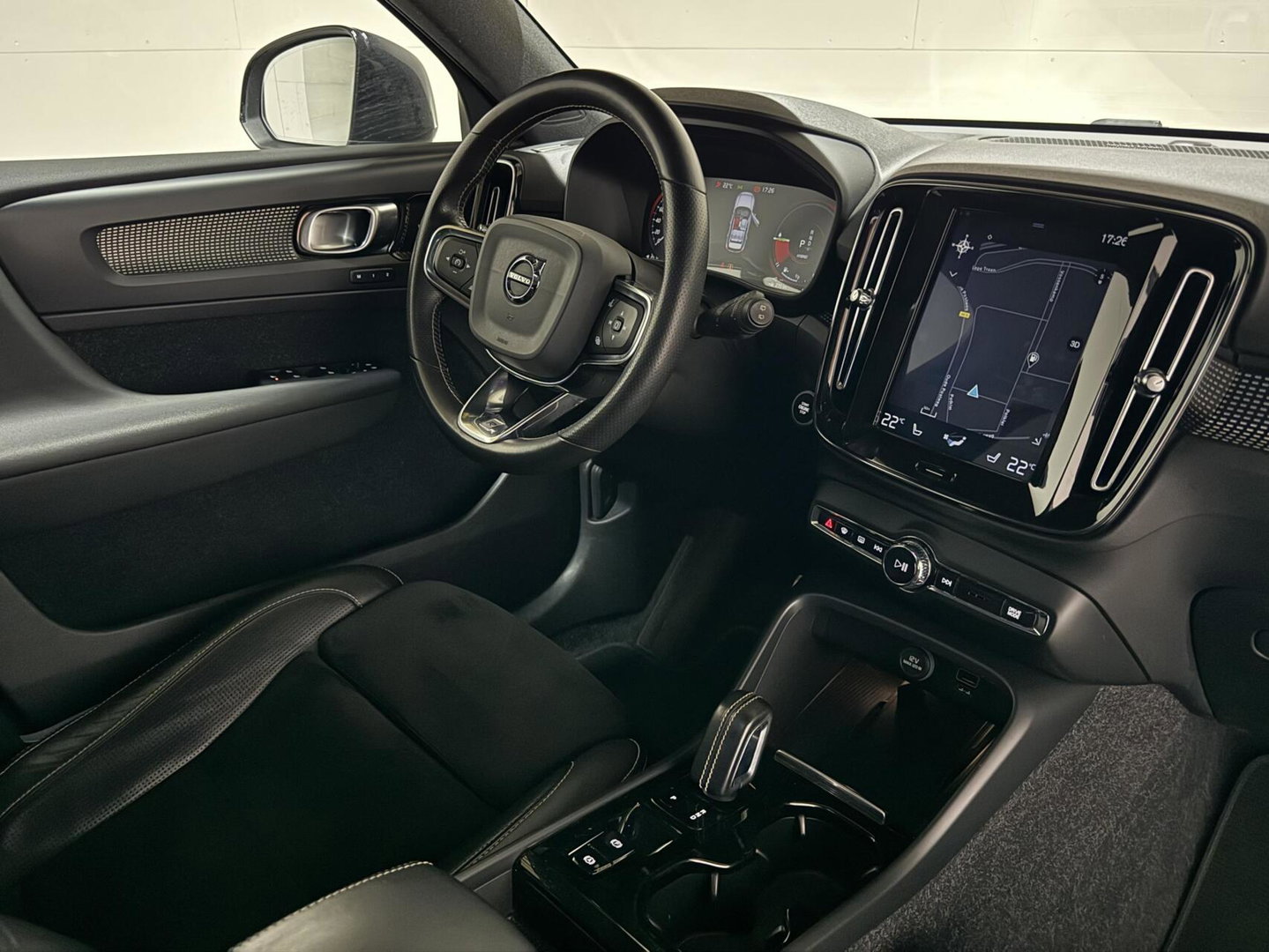 Volvo XC40 1.5 T5 Recharge R-Design Pano H/K Carplay