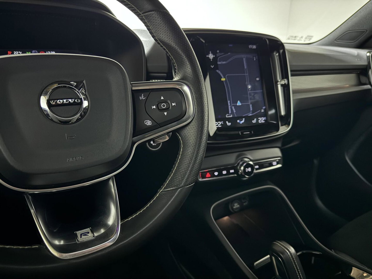 Volvo XC40 1.5 T5 Recharge R-Design Pano H/K Carplay