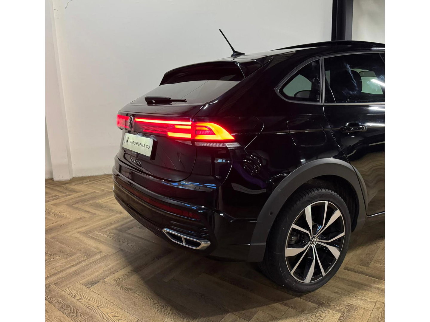 Volkswagen Taigo 1.0 TSI R-Line PANO KEYLESS CAM