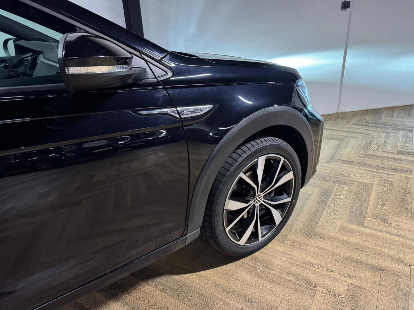 Volkswagen Taigo 1.0 TSI R-Line PANO KEYLESS CAM