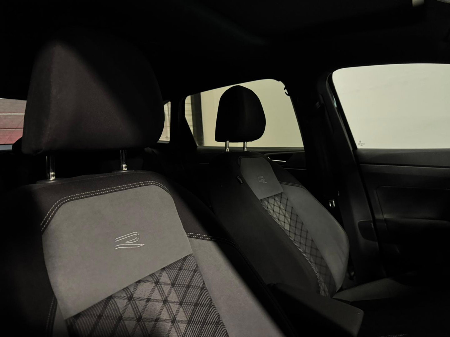 Volkswagen Taigo 1.0 TSI R-Line PANO KEYLESS CAM