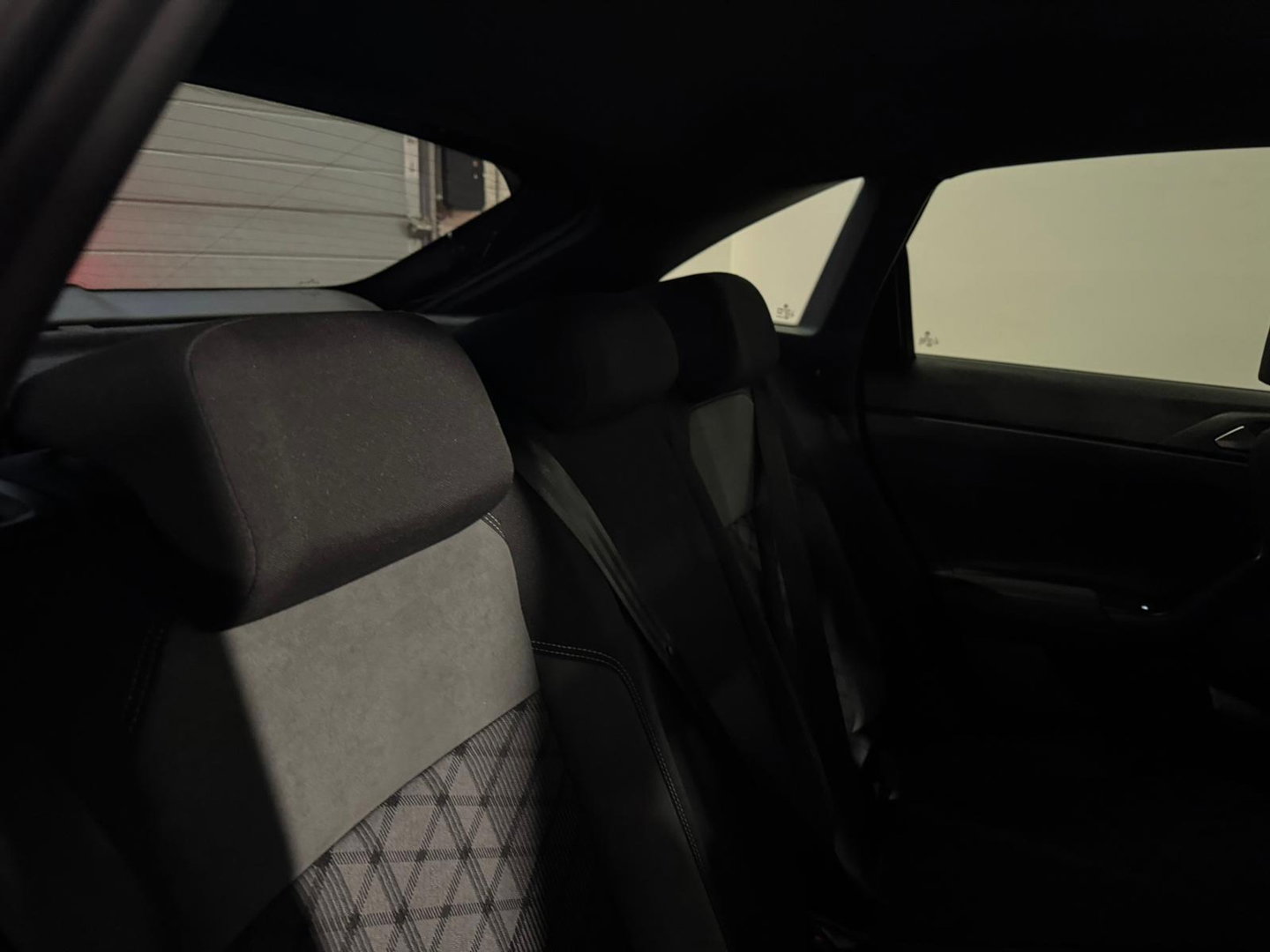 Volkswagen Taigo 1.0 TSI R-Line PANO KEYLESS CAM