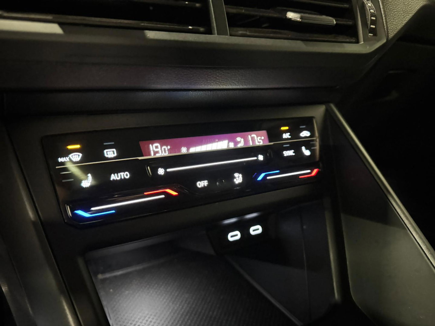 Volkswagen Taigo 1.0 TSI R-Line PANO KEYLESS CAM