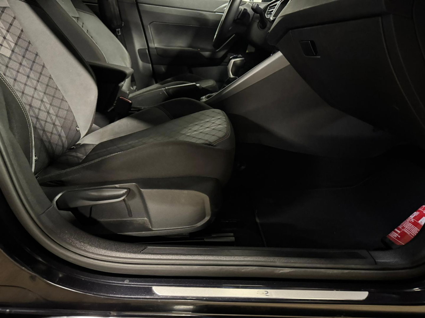 Volkswagen Taigo 1.0 TSI R-Line PANO KEYLESS CAM