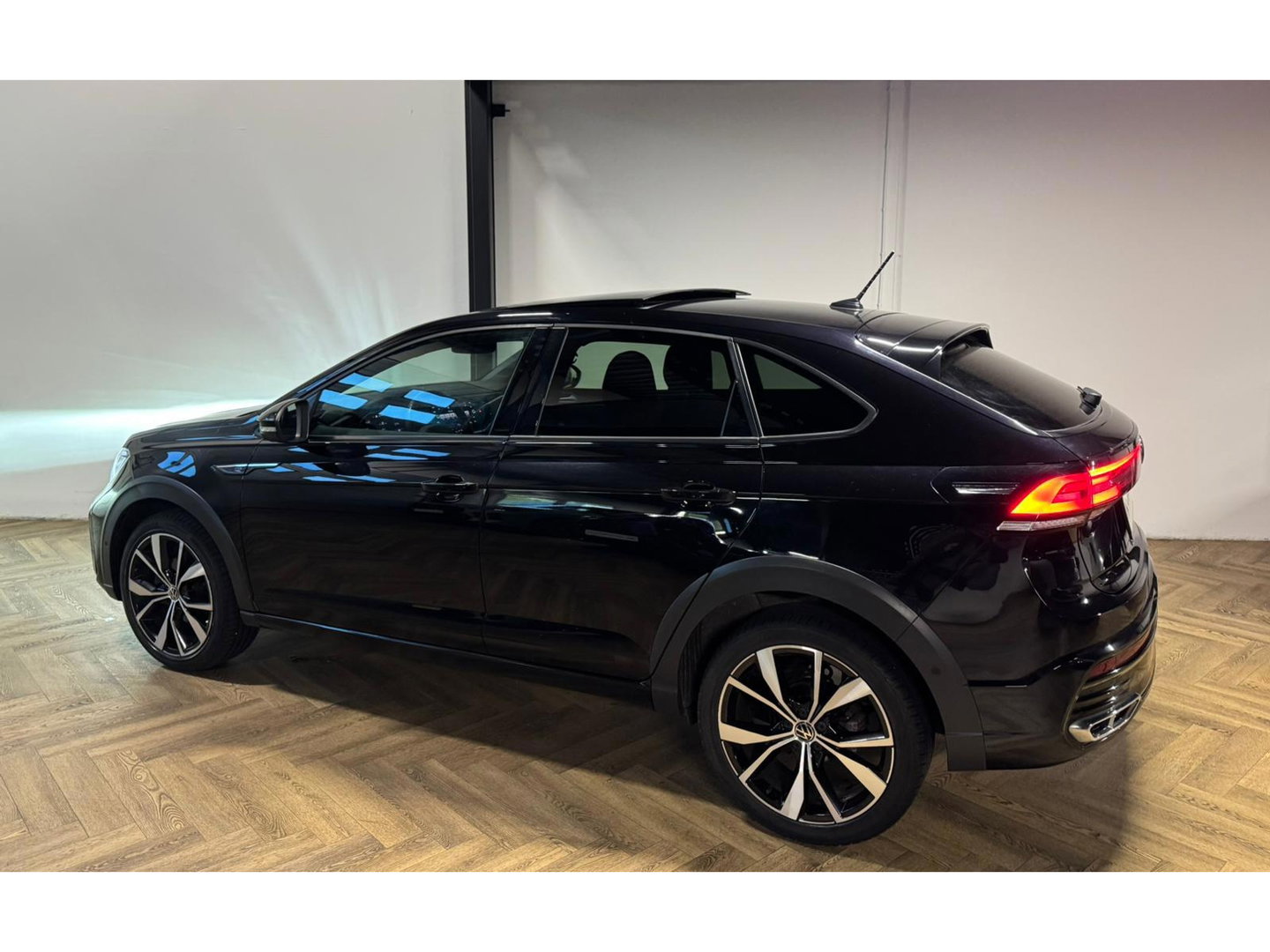 Volkswagen Taigo 1.0 TSI R-Line PANO KEYLESS CAM