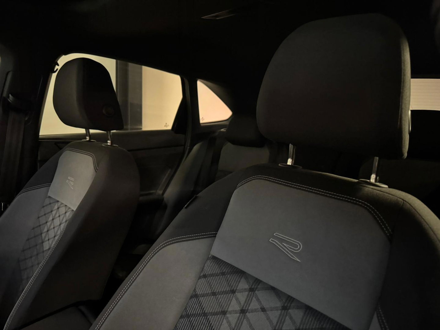 Volkswagen Taigo 1.0 TSI R-Line PANO KEYLESS CAM