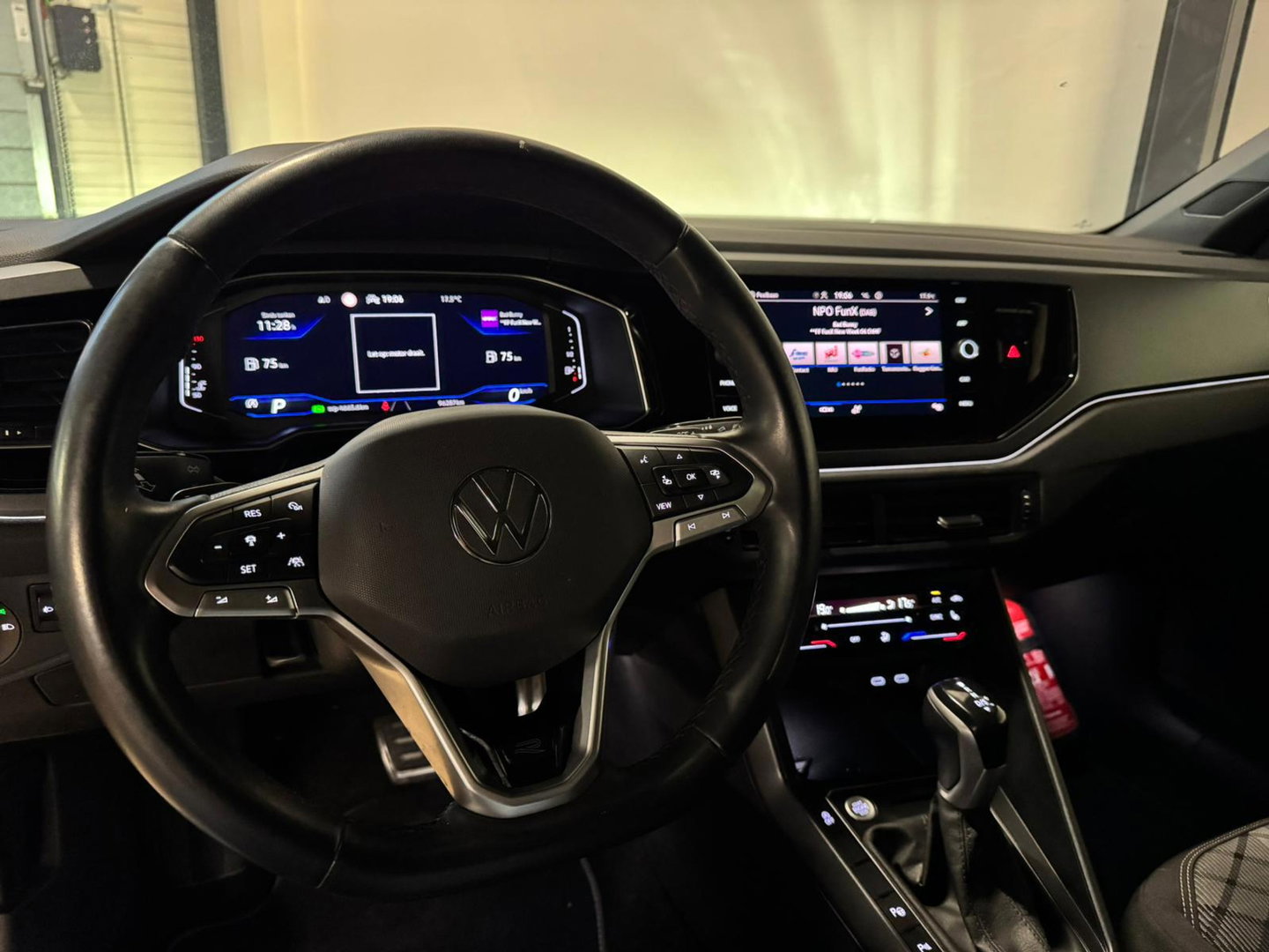 Volkswagen Taigo 1.0 TSI R-Line PANO KEYLESS CAM