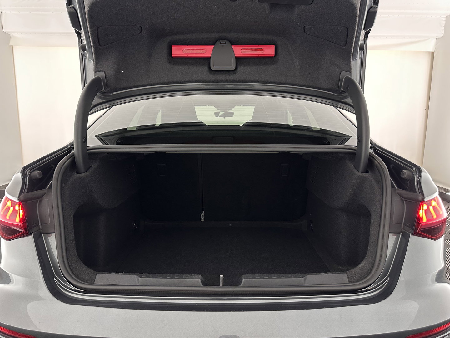 Audi A3 Limousine 35 TFSI S edition (INCL.BTW) Aut. *PANO | LEATHER-FABRIC | FULL-LED | AMBIENTLIGHT | SPORTSEATS | DIGI-COCKPIT | NAVI-FULLMAP | SHIFT-PADDLES | DAB+ | CRUISE | PDC | 18"ALU*