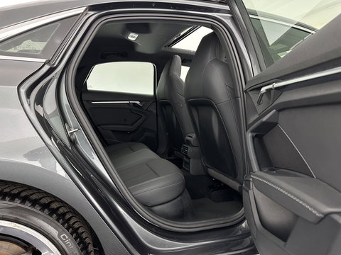 Audi A3 Limousine 35 TFSI S edition (INCL.BTW) Aut. *PANO | LEATHER-FABRIC | FULL-LED | AMBIENTLIGHT | SPORTSEATS | DIGI-COCKPIT | NAVI-FULLMAP | SHIFT-PADDLES | DAB+ | CRUISE | PDC | 18"ALU*