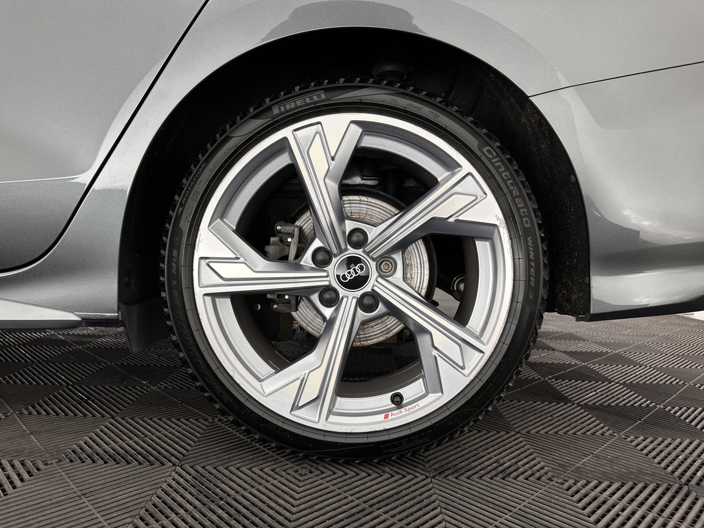 Audi A3 Limousine 35 TFSI S edition (INCL.BTW) Aut. *PANO | LEATHER-FABRIC | FULL-LED | AMBIENTLIGHT | SPORTSEATS | DIGI-COCKPIT | NAVI-FULLMAP | SHIFT-PADDLES | DAB+ | CRUISE | PDC | 18"ALU*