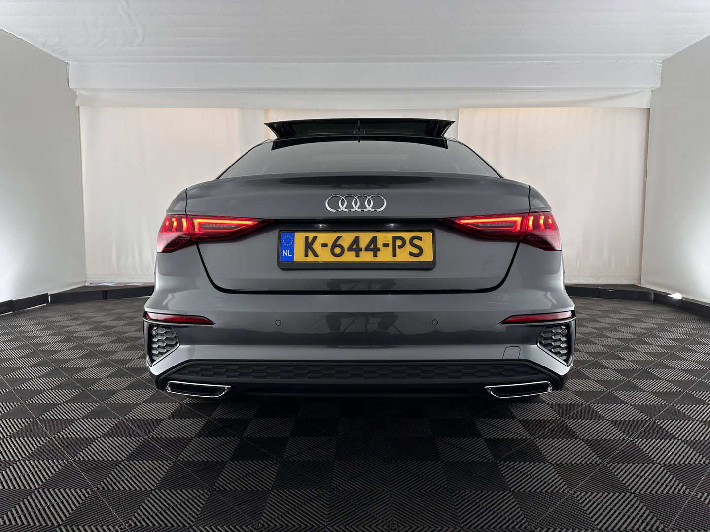 Audi A3 Limousine 35 TFSI S edition (INCL.BTW) Aut. *PANO | LEATHER-FABRIC | FULL-LED | AMBIENTLIGHT | SPORTSEATS | DIGI-COCKPIT | NAVI-FULLMAP | SHIFT-PADDLES | DAB+ | CRUISE | PDC | 18"ALU*