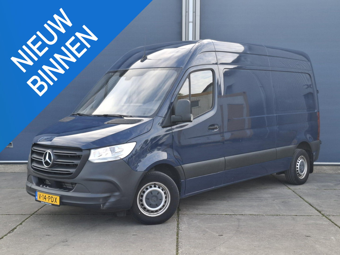 Mercedes-Benz Sprinter 311 2.2 CDI L2H2 - WDB9106331P133346 poetsen en foto’s maken