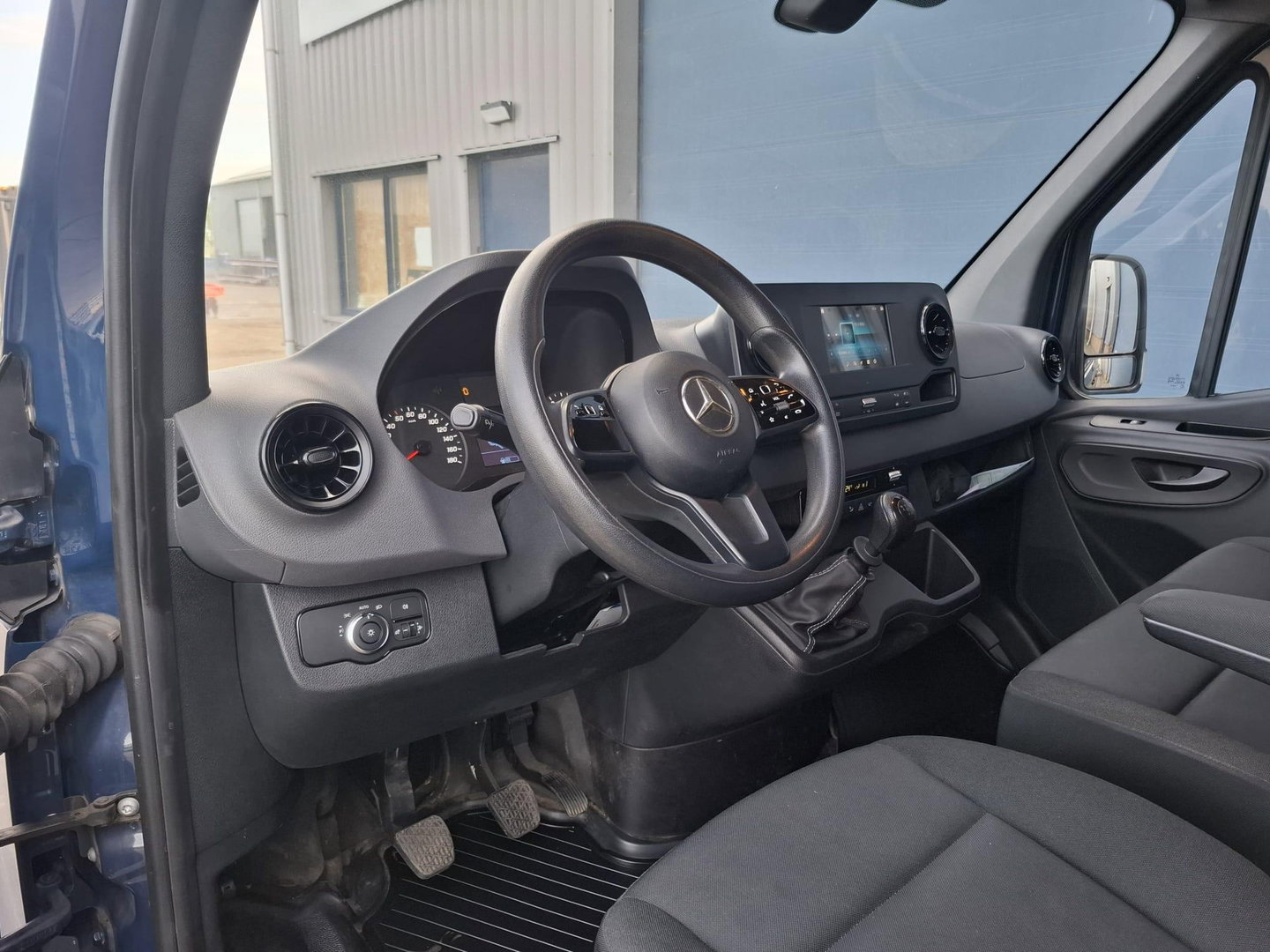 Mercedes-Benz Sprinter 311 2.2 CDI L2H2 - WDB9106331P133346 poetsen en foto’s maken