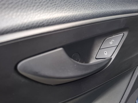 Mercedes-Benz Sprinter 311 2.2 CDI L2H2 - WDB9106331P133346 poetsen en foto’s maken