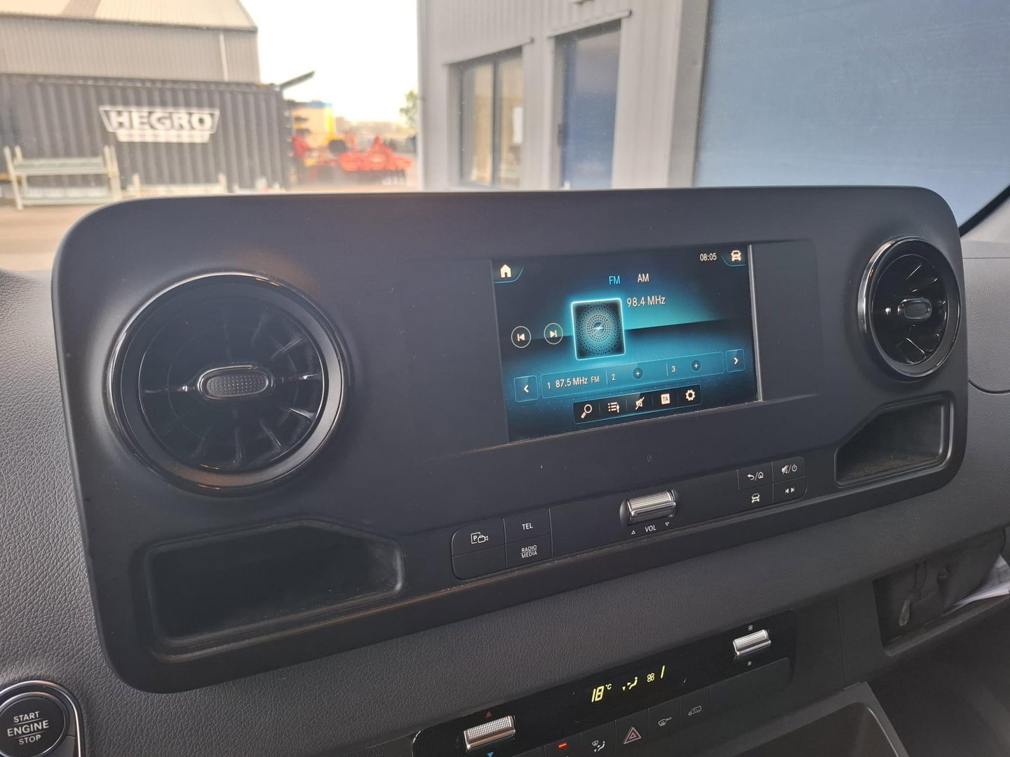 Mercedes-Benz Sprinter 311 2.2 CDI L2H2 - WDB9106331P133346 poetsen en foto’s maken