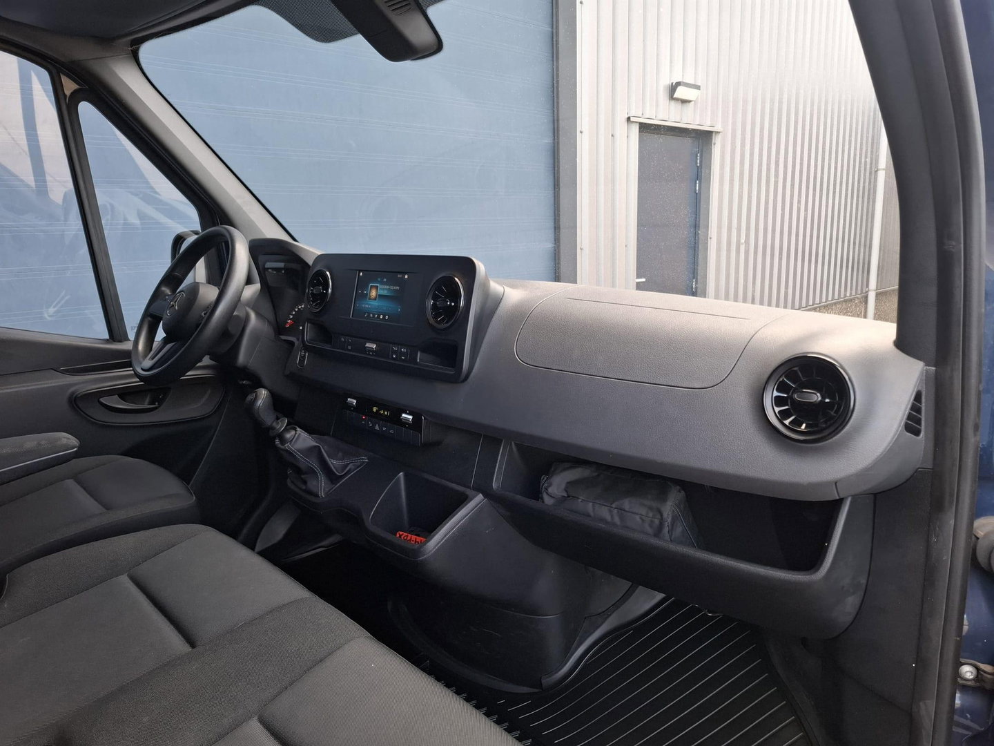 Mercedes-Benz Sprinter 311 2.2 CDI L2H2 - WDB9106331P133346 poetsen en foto’s maken