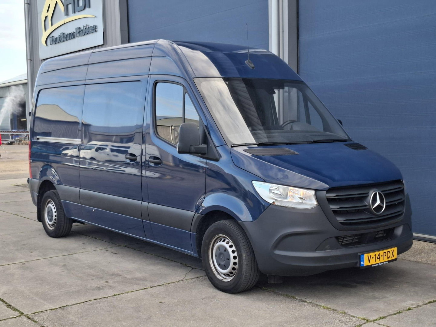 Mercedes-Benz Sprinter 311 2.2 CDI L2H2 - WDB9106331P133346 poetsen en foto’s maken