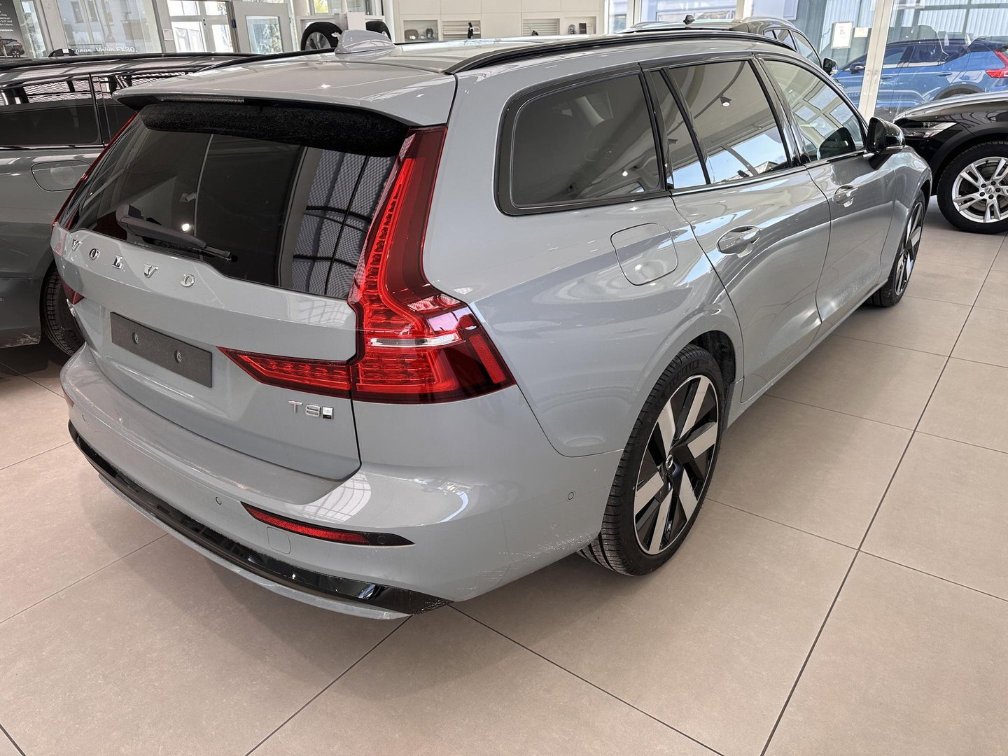 Volvo V60 T8 AWD Ultra Dark Bowers & Willkins 360 Cam Stoelvent. Massage