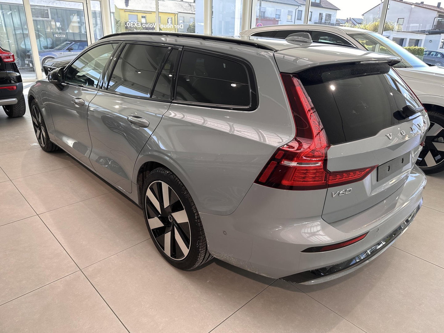 Volvo V60 T8 AWD Ultra Dark Bowers & Willkins 360 Cam Stoelvent. Massage